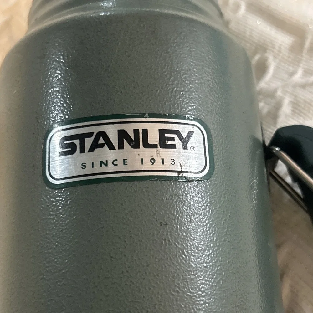 VTG Stanley Green Vacuum Thermos  W/ Stopper & Cup 1.1 Quart EN 12546-1 USA‎ - Picture 2 of 9